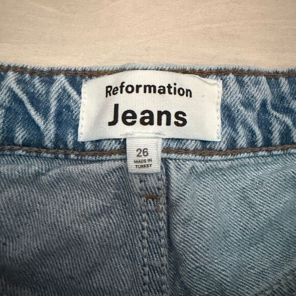 Reformation Raye Mid Rise Relaxed Jean Shorts 26 - Picture 5 of 12